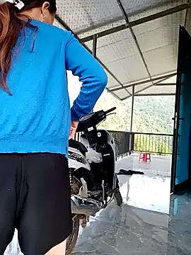 little-effy online show from December 22, 7:44 am