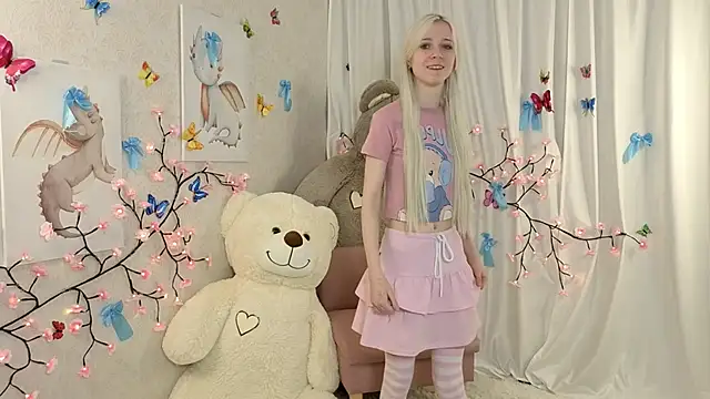 ViollaBloom online show from January 9, 1:43 am