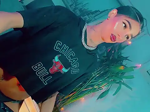 agathaferrer3 online show from April 10, 12:33 pm