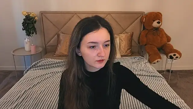 CyrenaLuxe online show from March 24, 8:20 am