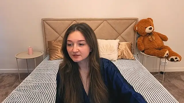 CyrenaLuxe online show from April 1, 2:36 pm