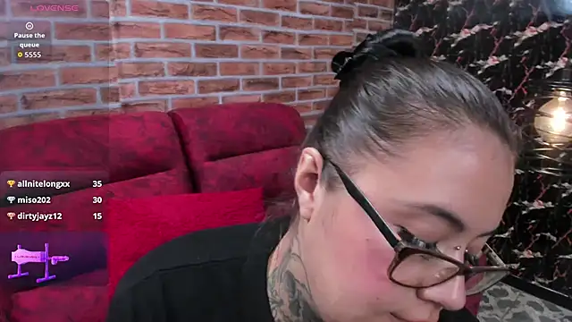 MISS WALKER  online show from January 6, 5:38 pm