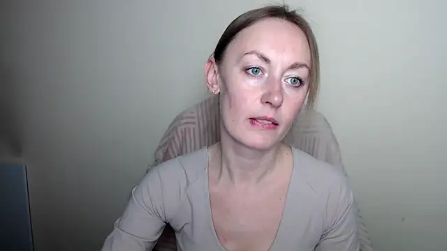 LiaSeass  online show from April 14, 10:59 am