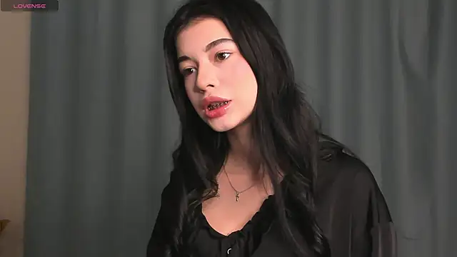 LisaColee online show from April 6, 8:32 pm