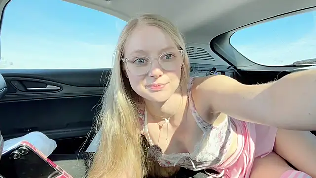 emmasky69 online show from February 9, 7:05 pm