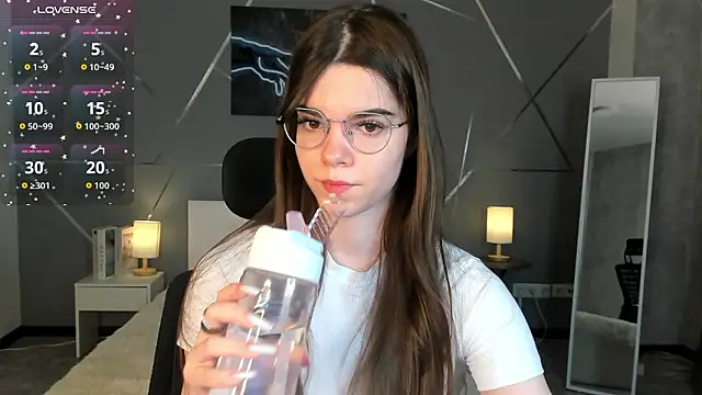 miss  evelyne online show from February 4, 1:30 am