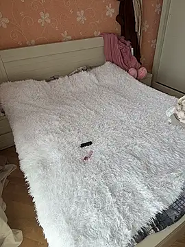 SilkyMira online show from April 8, 9:33 am