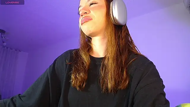 alina lee online show from March 11, 1:43 am