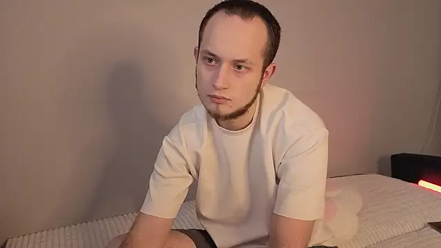 Pearl couple online show from March 5, 9:05 am