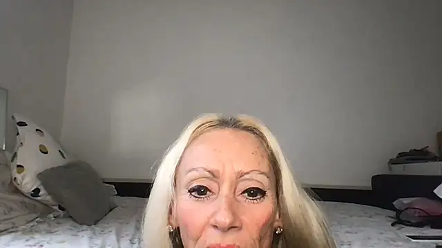 siennadiamond online show from May 4, 2:43 pm