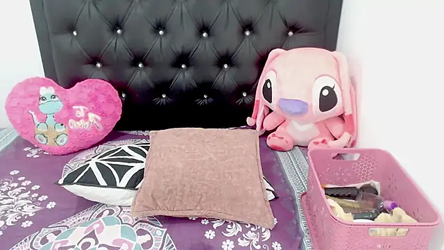 Queenbusty1 online show from April 10, 11:00 pm