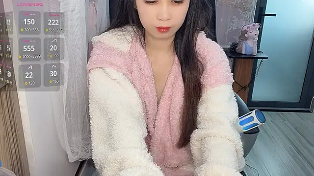 LINAA-KUTE online show from February 2, 1:04 am