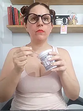 SofiEsteves online show from March 31, 6:08 pm