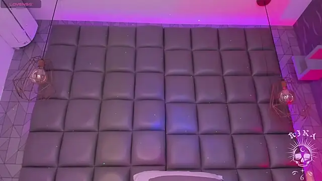 kira vance online show from April 5, 6:45 am