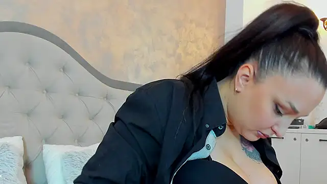 Ines Nova online show from February 9, 5:10 am