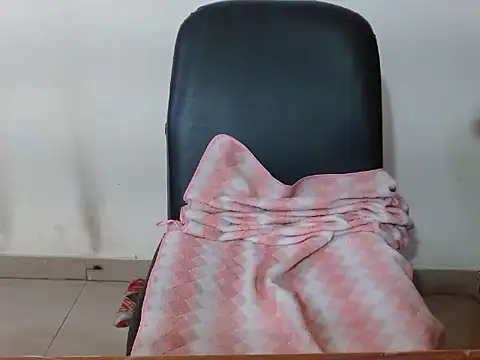 surbhi01 online show from January 13, 6:41 am