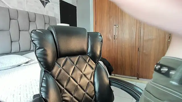 ChannelWhitee  online show from January 7, 9:51 pm