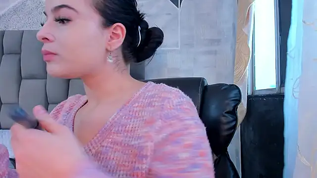 ChannelWhitee  online show from January 15, 9:10 pm