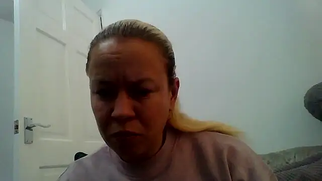 jennyblondeuk online show from January 9, 8:57 pm