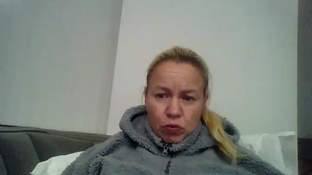 jennyblondeuk online show from March 26, 12:02 am