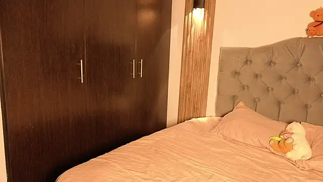 cute emmma online show from April 17, 11:01 am