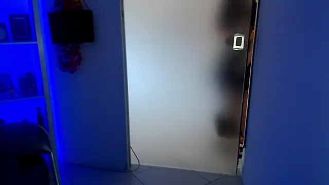 ggrek online show from April 12, 8:00 pm