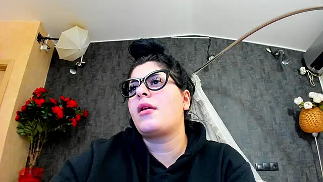 NayaNoirX online show from March 17, 6:01 pm