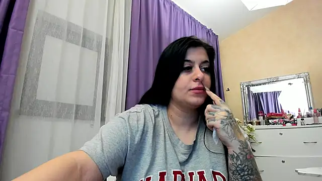 NayaNoirX online show from January 18, 4:36 pm