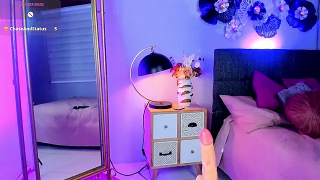 luna celeeste  online show from April 5, 5:34 pm