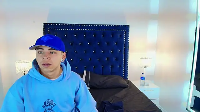 Jaden and sofia online show from April 19, 3:17 am