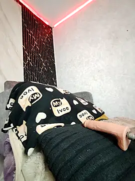 Isis Hot   online show from April 9, 11:59 am