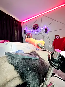 Isis Hot   online show from March 25, 1:14 pm