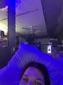 Bigbrowneyes25 online show from March 30, 1:54 pm