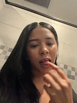 AnahiSkye online show from April 9, 5:51 pm