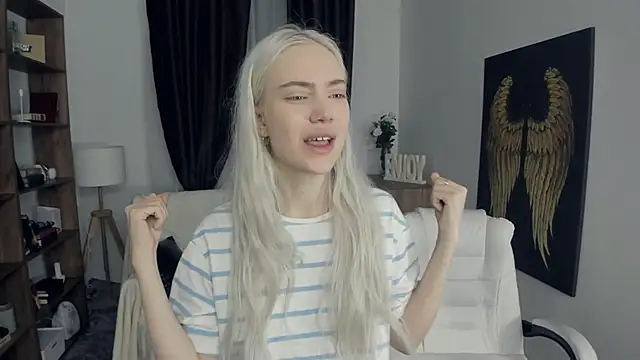 KristalCrowner online show from February 20, 7:37 pm