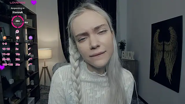 KristalCrowner online show from February 8, 7:39 pm