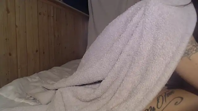 saraswirls69xh online show from December 18, 10:25 pm