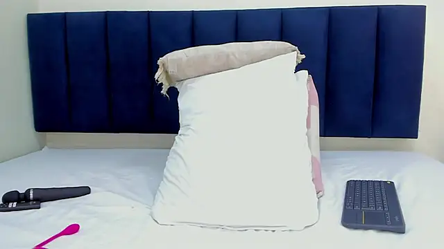 mayaevansmg online show from February 17, 12:59 pm