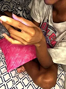 petitebbz online show from January 17, 2:41 am