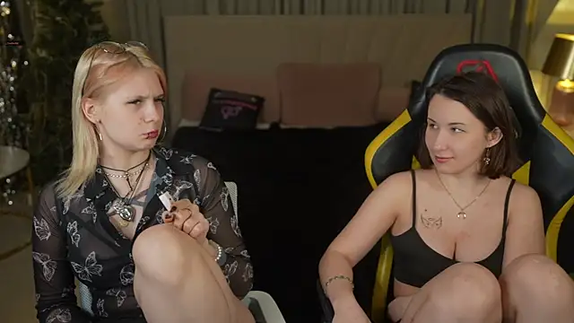 Zoe Kiss online show from January 6, 3:38 pm