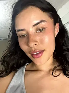 auroramooon online show from January 14, 3:55 am