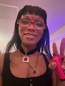 xouniq online show from June 8, 2:01 am