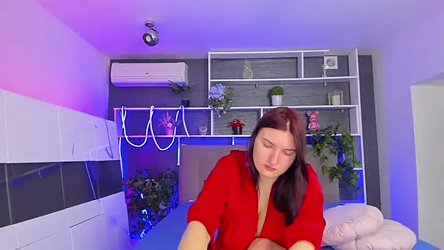 StephieRousee online show from April 20, 5:32 am