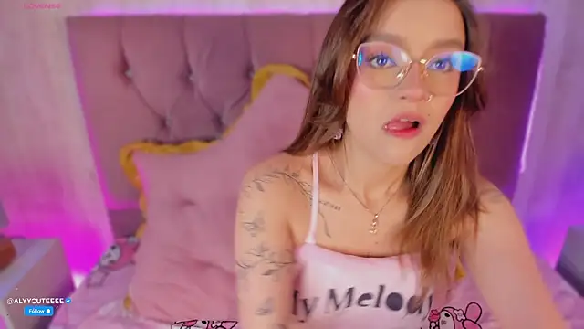 alyy cut3 online show from March 18, 7:52 pm