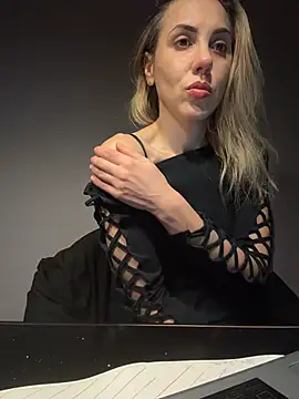 ElenaWhitmore online show from February 23, 10:31 pm