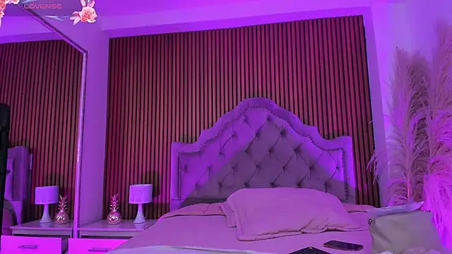 Violett hott  online show from April 10, 12:33 pm