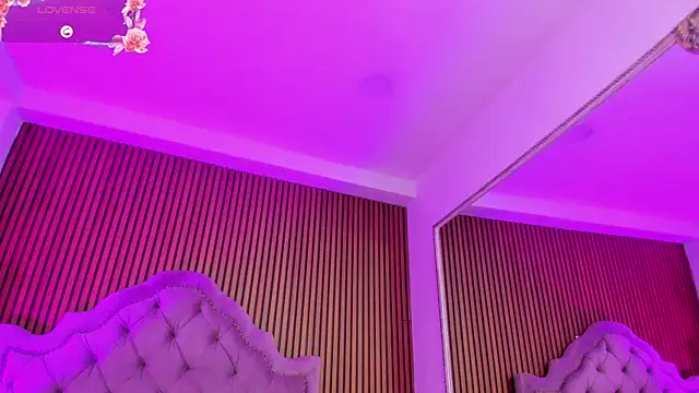 Violett hott  online show from April 1, 1:41 pm