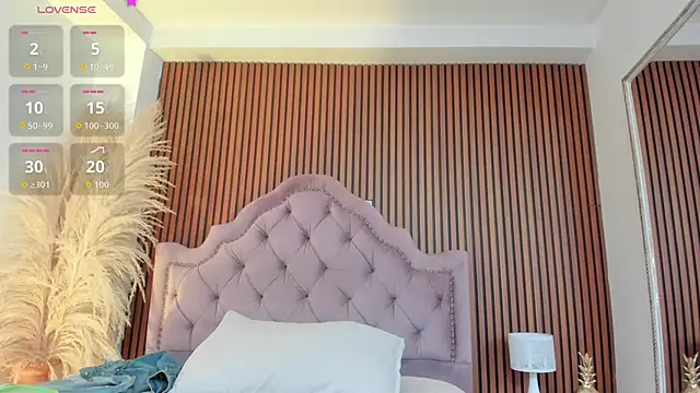 Violett hott  online show from March 26, 12:51 pm