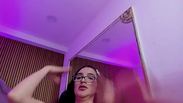 Violett hott  online show from March 13, 1:23 pm