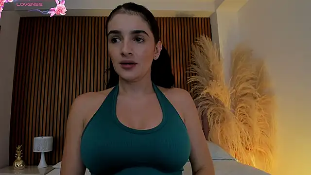 Violett hott  online show from April 13, 12:50 pm